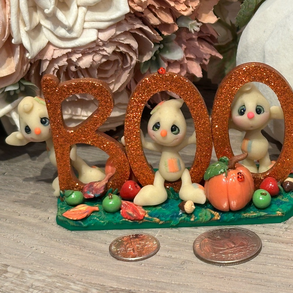 Glow-in-the-Dark Ghost Figurines with Boo Sign - Picture 3 of 3